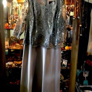 Woman’s dress size 18